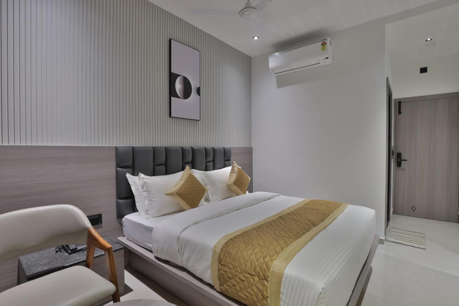 Hotel Legacy أحمد أباد المظهر الخارجي الصورة